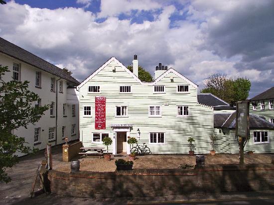 The White Cliffs Bunkhouse Kitchen Bar
