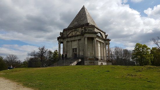 Cobham Wood and Mausoleum